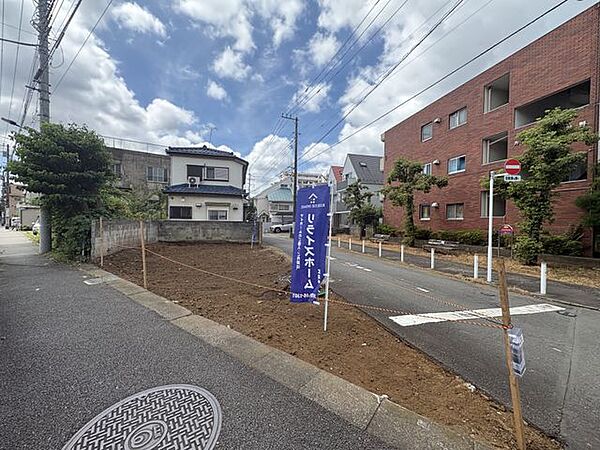 周辺には緑が溢れており、落ち着いた住環境でお過ごしになることが出来ます。