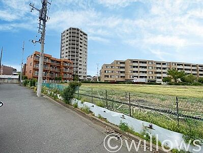外観:理想をカタチに。約80m2の土地に100m2超の建物を建築可能。前面は車通りが少なく、お子様との生活も安心です。 外観:理想をカタチに。約80m2の土地に100m2超の建物を建築可能。前面は車通りが少なく、お子様との生活も安心です。