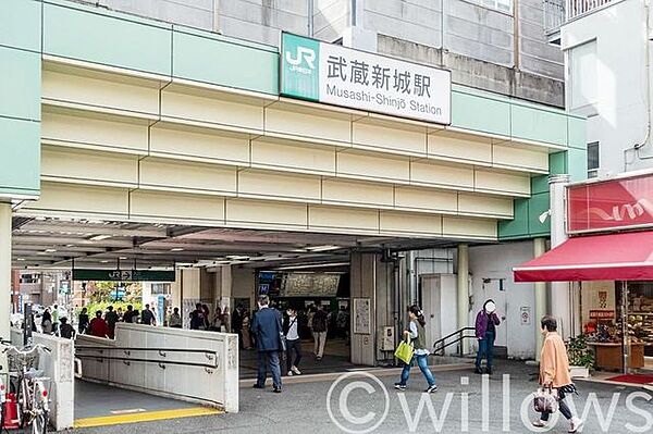 武蔵新城駅(JR 南武線) 徒歩10分。 760m