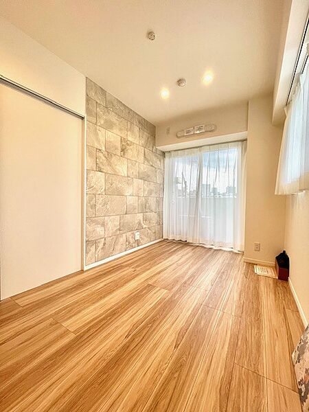 洋室約5.3帖。二面採光で明るいお部屋です。