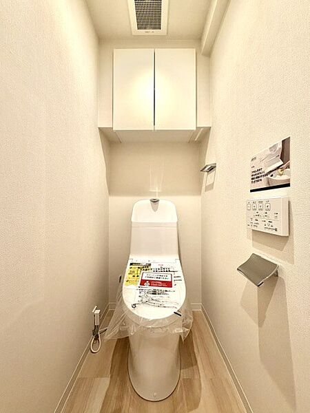 すっきりとした印象のトイレ。落ち着いて使えるプライベート空間です。