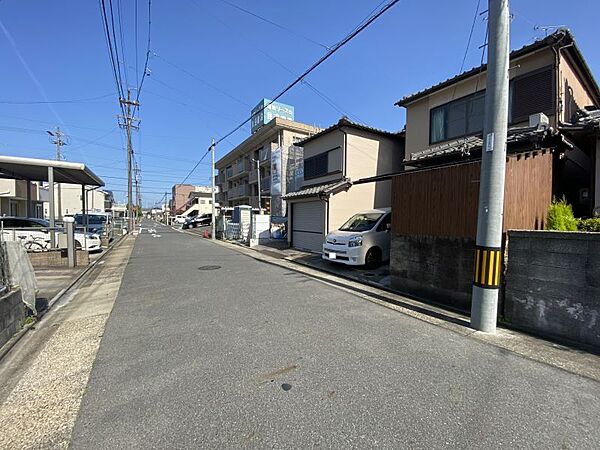 周囲は閑静な住宅街なので落ち着いた環境で生活できます♪