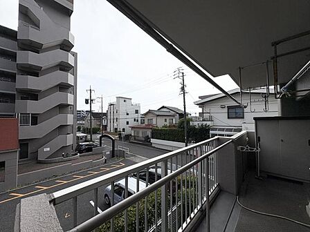 南向きバルコニーで気持ちよく洗濯物が干せます！
