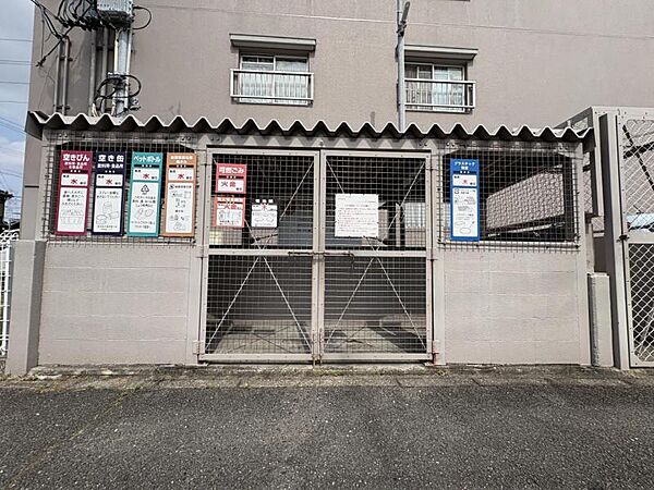 【ゴミ捨て場】敷地内にゴミ集積所が設置してあるのでゴミ出しがラクです！