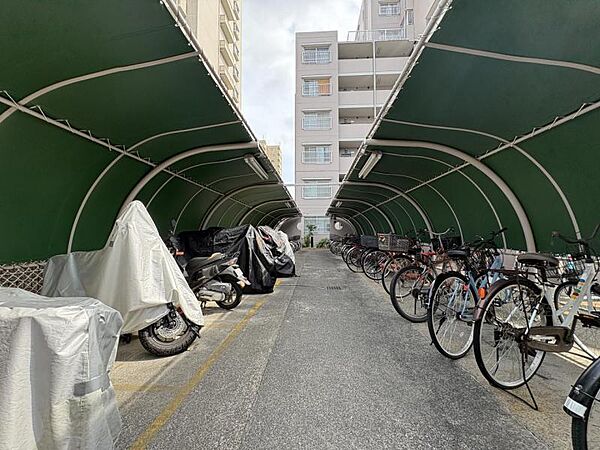 バイク置き場や駐輪場等共用設備も充実！