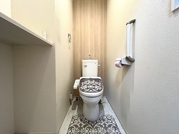 トイレは1、2階にございます。階段を降りなくてもいいので便利です。