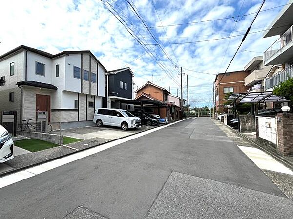 スーパーやコンビニ、薬局まで徒歩15分圏内にあり、暮らしやすい環境です！