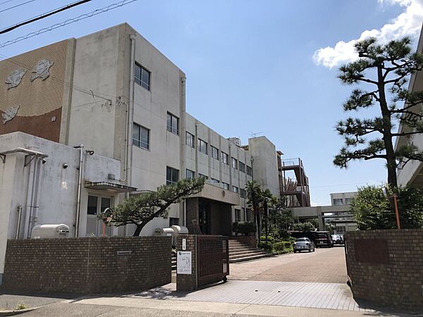 大江中学校まで　665m　徒歩約9分●教育目標「心身ともにたくましい個性豊かな実践力に富む生徒を育成する」　校内エレベーター有。多数部活があります。