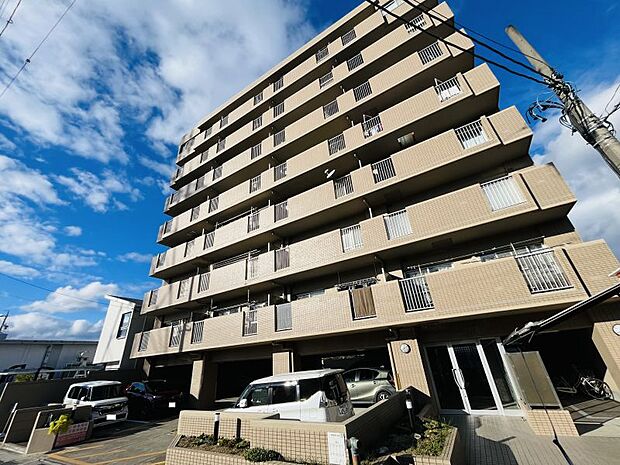 平成4年10月築の中古マンションです☆名鉄名古屋本線「国府宮」駅まで徒歩7分の好立地。