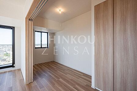 洋室(3)　約5.5帖