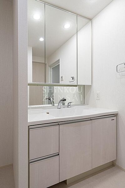 　＊同タイプ参考写真（内装カラー・一部仕様は実際と異なります）