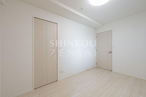洋室(1)　約7帖　＊同タイプ参考写真（内装カラー・一部仕様は実際と異なります）