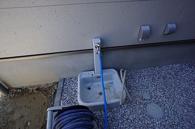 洗車の時などに便利な外水栓。
