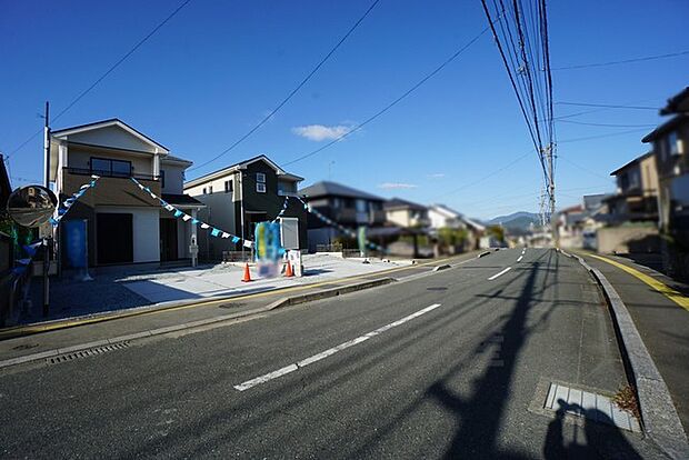 前面道路幅約10.6ｍ（歩道含む）