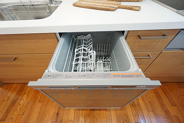家事の時間が短縮できる食器洗浄乾燥機付。後片付けも楽になりますね。