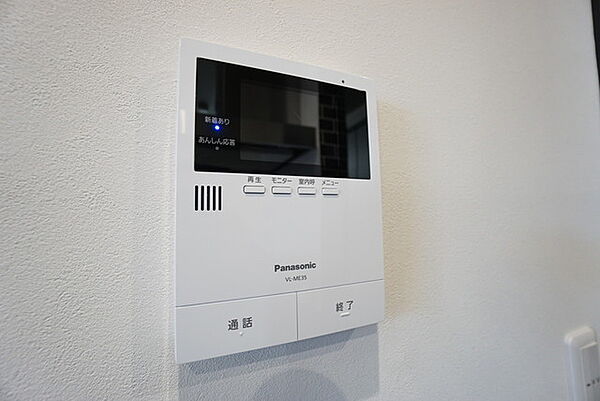 防犯性、セキュリティ対策に安心できるテレビモニター付きインターフォンです。セールスマン対策にもなり安心できます。