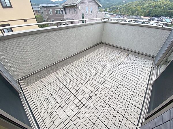 陽当たりの良いバルコニーです。お洗濯やお布団干しはもちろん、日光浴スペースにも＾＾