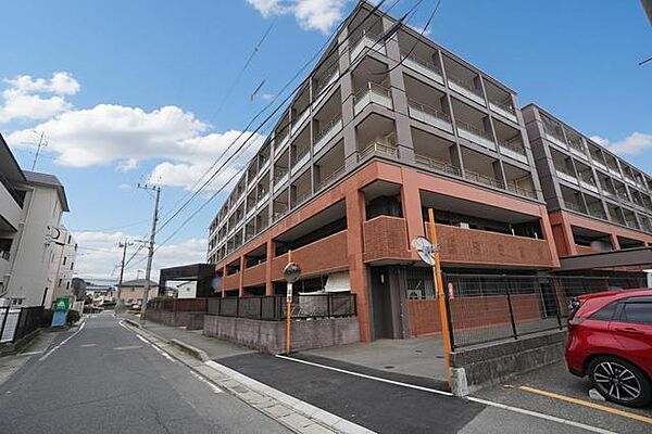 日当たり、風通し良好です＾＾ 西鉄バス「泉」停まで徒歩約5分。JR博多南線「博多南」駅まで徒歩約17分＾＾