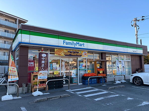 ファミリーマート　春日下白水