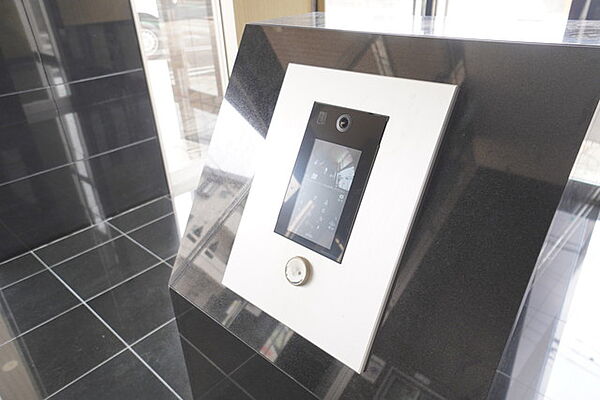 エントランスはオートロック採用で、セキュリティ面をしっかり確保しています。