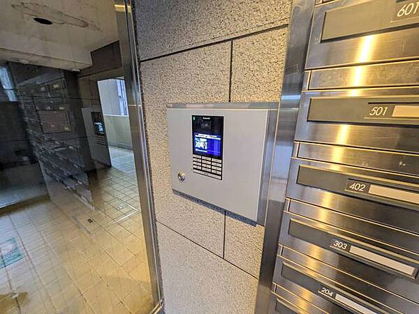 防犯性もばっちり、TVモニター付きインターホン完備。来訪者の顔が見えるので、安心＾＾お子さん1人での留守番時にも活躍しそうです。