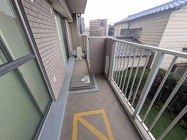陽当たりの良いバルコニーです。お洗濯やお布団干しはもちろん、日光浴スペースにも＾＾天気のいい日にはお布団もまとめて干せそうですね＾＾