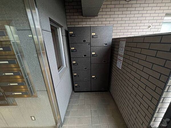 宅配ボックス付き。お仕事中や外出中などの不在時にも荷物が受け取れるのはとっても便利ですね＾＾セキュリティ面でも安心です＾＾