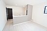 リビング/ダイニング：窓から光が差し込む明るいダイニングです＾＾