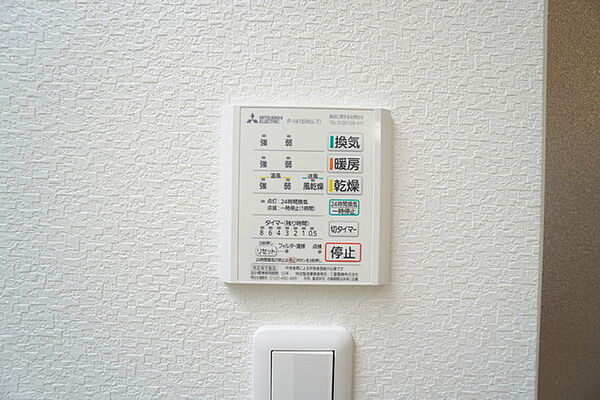 浴室暖房乾燥機付き＾＾梅雨の時期や花粉、PM2.5が酷いときなどの洗濯を干すのに重宝しそうですね＾＾