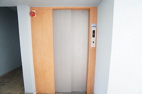 エレベーター完備で、上階への移動もスムーズ。重たい荷物がある日やお買い物帰りでも負担が少なく、毎日の暮らしを快適にサポートしてくれます。