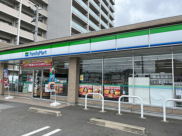 ファミリーマート　福岡笹丘一丁目
