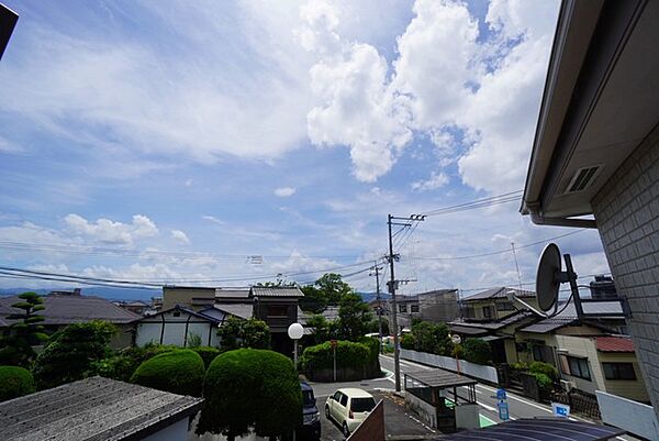 2階バルコニーからの眺望です。前面に遮るものがなく景色を一望できます。