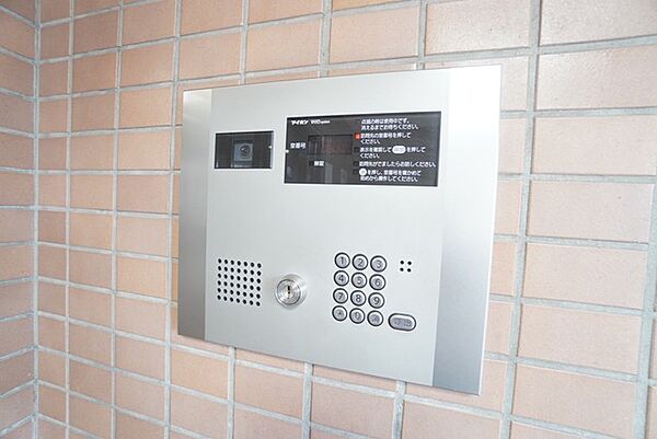 エントランスはオートロックを採用＾＾ 来訪者を確認できる安心のセキュリティ仕様で、お子さん1人での留守番時にも活躍しそうです＾＾