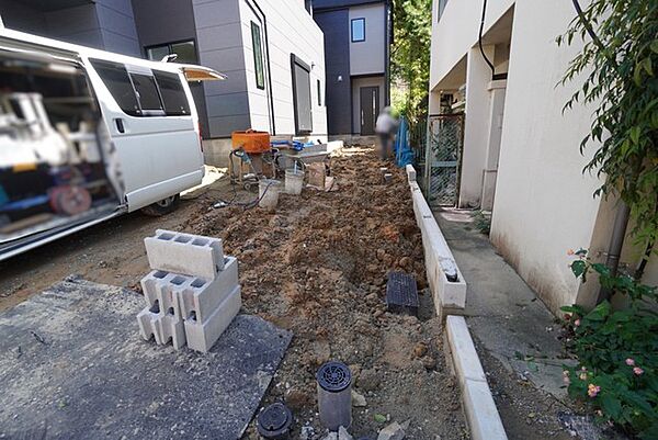 駐車スペースはゆとりある2台分を確保。マイカー用に、お客さま用に、余裕を持ってご利用いただけます。