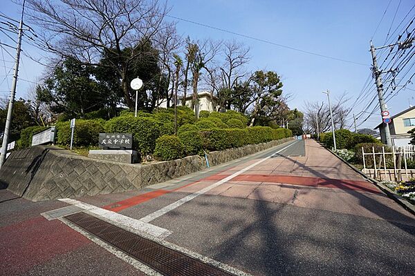 友泉中学校