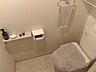 室内：トイレはすっきりした見た目で、奥の掃除もしやすいです＾＾