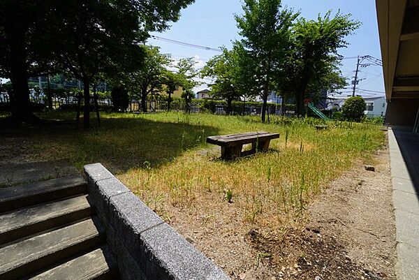 子育て層にうれしい敷地内公園。わざわざ出かけなくても、遊べるので天候に左右されにくいことも助かりますね＾＾