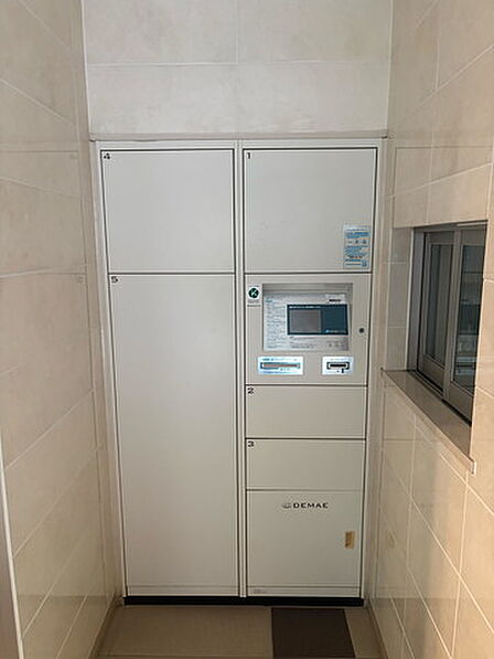 宅配ボックス付き。お仕事中や外出中などの不在時にも荷物が受け取れるのはとっても便利ですね＾＾セキュリティ面でも安心です＾＾