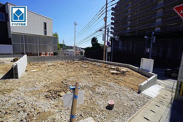 コンビニ・スーパーまで徒歩6分圏内。最新設備で快適な新生活に＾＾