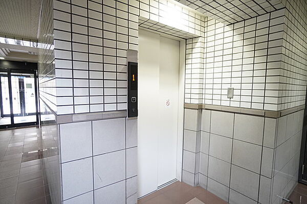 エレベーター完備で、上階への移動もスムーズ。重たい荷物がある日やお買い物帰りでも負担が少なく、毎日の暮らしを快適にサポートしてくれます。