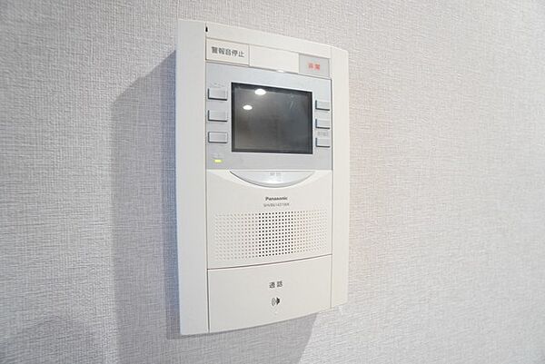 防犯性、セキュリティ対策に安心できるテレビモニター付きインターフォンです。セールスマン対策にもなり安心できます。