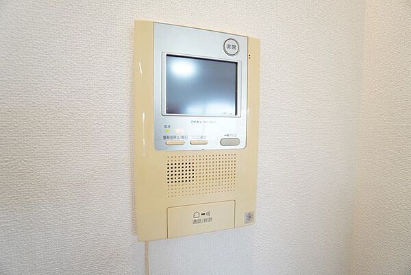 防犯性、セキュリティ対策に安心できるテレビモニター付きインターフォンです。セールスマン対策にもなり安心できます。