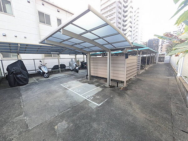 屋根付き駐輪場なので、雨の日も自転車を安心して保管できます。通勤・通学に自転車を使う方にも便利です＾＾