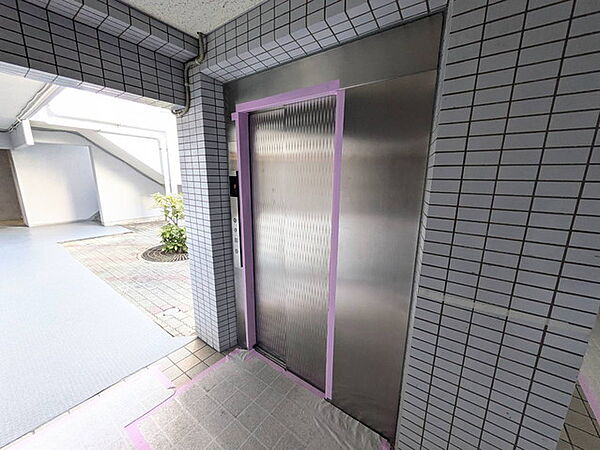 エレベーター完備で、毎日の移動もスムーズ。重い荷物やベビーカーの利用も安心です。買い物帰りなどに、上階でもラクに移動できますね＾＾