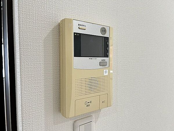 防犯性、セキュリティ対策に安心できるテレビモニター付きインターフォンです。セールスマン対策にもなり安心できます。
