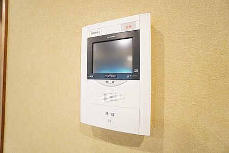 防犯性、セキュリティ対策に安心できるテレビモニター付きインターフォンです。セールスマン対策にもなり安心できます。
