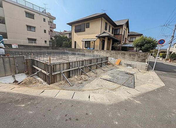 駐車スペースはゆとりある2台分を確保。マイカー用に、お客さま用に、余裕を持ってご利用いただけます＾＾