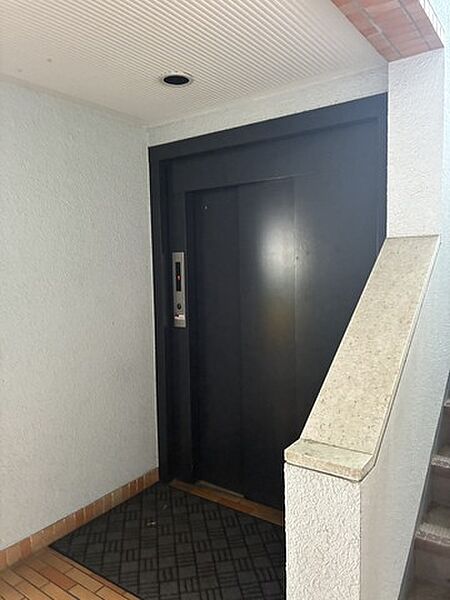 エレベーター完備＾＾忙しい時にもスムーズに外出できます。重い荷物やベビーカーの利用も安心です。買い物帰りなどに、上階でもラクに移動できますね＾＾
