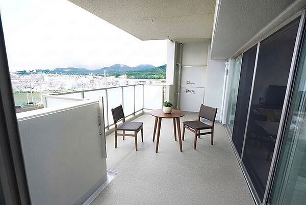 東側・北側の2面バルコニー。お洗濯物も気持ちよく干せそうです。日光浴をしたり、星を眺めたりも良いですね^^