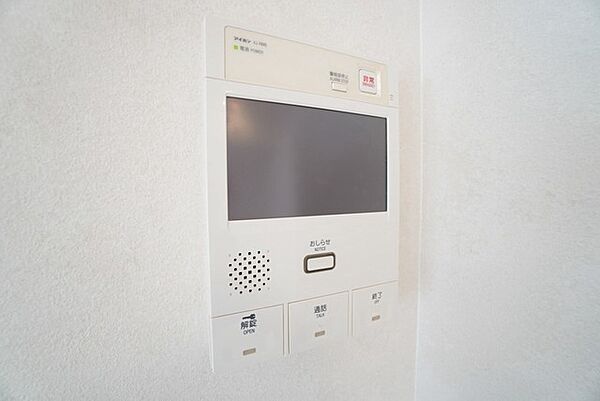 防犯性、セキュリティ対策に安心できるテレビモニター付きインターフォンです。セールスマン対策にもなり安心できます。